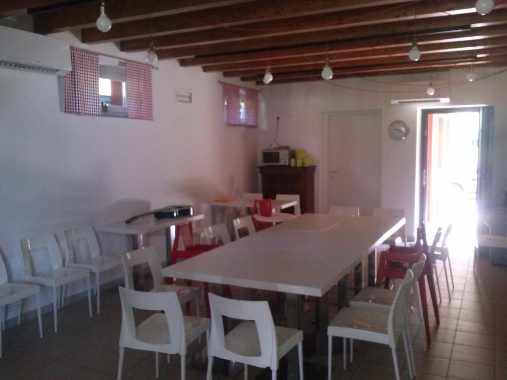 Ostello Casa Rossa لافينو-مومبيلو المظهر الخارجي الصورة