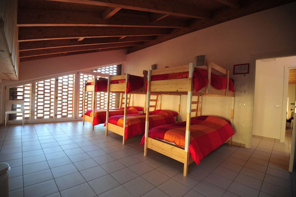 Ostello Casa Rossa لافينو-مومبيلو الغرفة الصورة