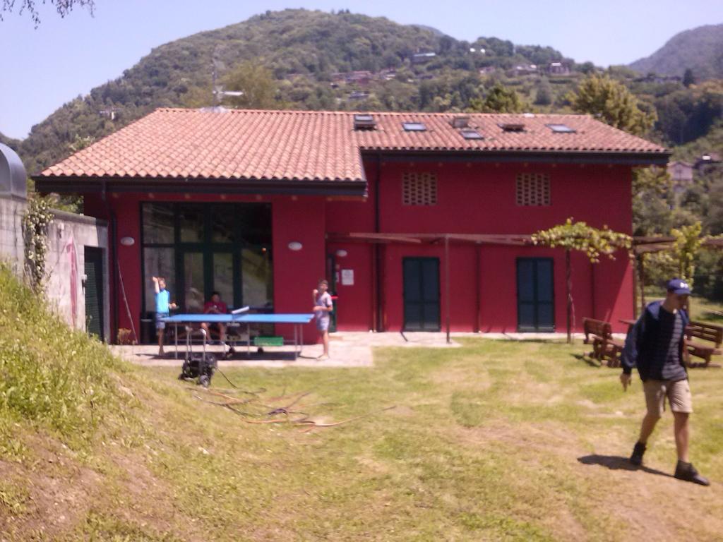 Ostello Casa Rossa لافينو-مومبيلو المظهر الخارجي الصورة