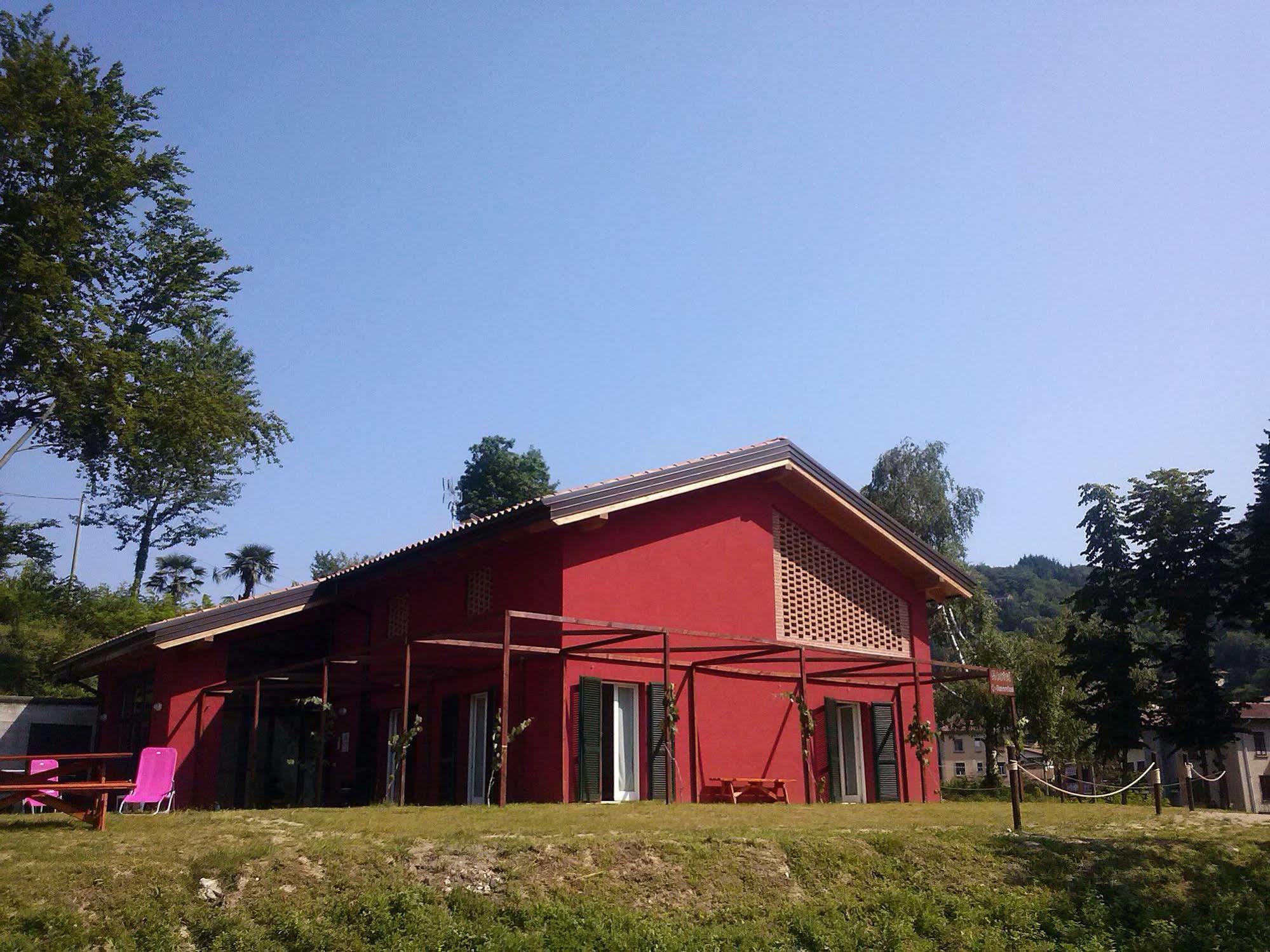 Ostello Casa Rossa لافينو-مومبيلو المظهر الخارجي الصورة